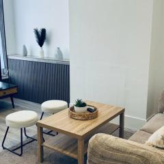 Sterling House - by EazyStays