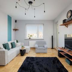 Cozy Apartment with Balcony Close to the Airport in Warsaw by Noclegi Renters