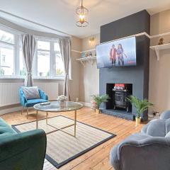 Disc Monthly Rate - New Malden 3BDR House with Garden & FREE Parking near Raynes Park, Kingston upon Thames, Wimbledon