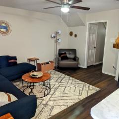 3 Bed Townhouse with King Bed Mins from Downtown