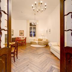 Authentic Old Riga Heritage, 2BR, Grand Ceilings