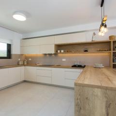 Elegante Villa Mit Beheiztem Pool Und Fantastischer Aussicht