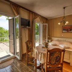 Appartement in Mlini mit Terrasse, Grill und Garten und Nah am Strand