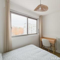 Room in spacious T7 in Paris 20