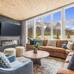 Luxury 4BR with Hot Tub Mtn Views 10Min Walk to DT