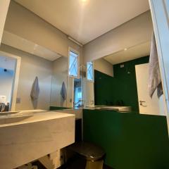 Cobertura duplex céu panorâmico | TV gigante + PS5