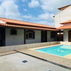 Casa com Piscina no Centro de Unamar em Cabo Frio