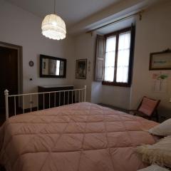 Alloggiare nei luoghi dove é vissuto Dante