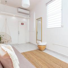 Centric, Spacious, Stylish Miramar Unit, Sleeps 4