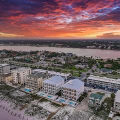 Beach Front 8 BR 6 BA Pool & Hot Tub Pickleball Fun