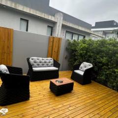 Excellent house in a high-end condominium! Blue