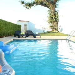 Villa Mit Großer Terrasse Und Pool In Paradela