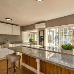 Urban Haven in Oakland with Easy Transit