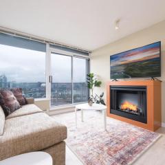 Modern Condo in Central Location with Pool Sauna & Jacuzzi