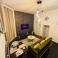 City Centre Apartments, 4 Beds, Sleeps 6, Prime Location