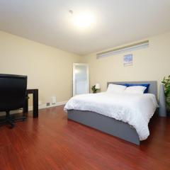 Guesthouse with Private Entrance In Quiet Neighbourhood