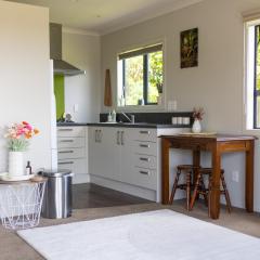 Keogans View - Spectacular Mountain & Ocean Views