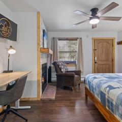 Cabin16 - King Bed Kitchenette & Bath