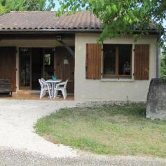 Gîte avec Terrasse et Salon de Jardin - API-1-52-592