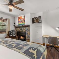 Cabin 18 - King Bed Mountain views Hotel Style