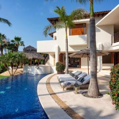 Exquisite 4-Bed Villa with Ocean Lake Views