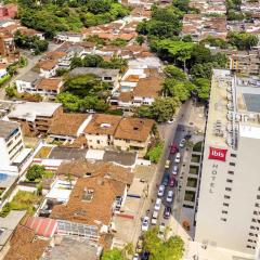 Hotel Ibis Cali Granada