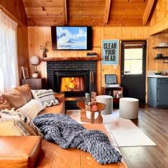 Cabin on Rainbow - Spa - Fireplace - BBQ - EV - Save with Longer Stay!