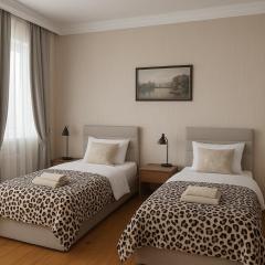 SDD Brothers - Дом с балконом в сердце Тбилиси