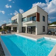 Gorgeous Home In Maslenica With Private Swimming Pool, Can Be Inside Or Outside