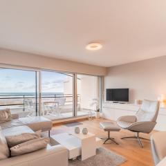 Modern and sleek, third floor sea front flat for 8