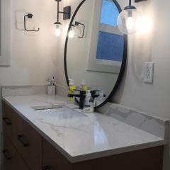 Vancouver Downtown Home - SkyTrain 5 Min Walk - Free Parking & Fast Wi-Fi