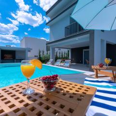 Luxury Vila Klara with heated pool, near Airport&Zadar
