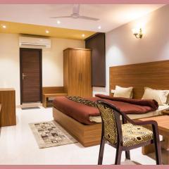 Vidyalaxmi Narayan marg Sagar Chandrodaya Varindavan Near Shree Hanuman Tekri Temple and Bankey Bihari Temple - Free Public Parking and Room Service - Fully Air conditioning Luxuary Room - Top Rated Hotel
