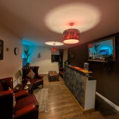 Benny's Hideout - City Centre - Parking - 2BR