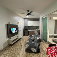 Majestic Condo Top Floor 2room Smart TV & WiFi