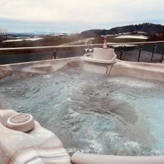 Luxus-Penthouse mit Whirlpool, risieger Panoramaterrasse & Tischfußball für bis zu 8 Personen