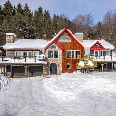 Luxury Log Chalet with Hot Tub, Games Room & Hill Views!