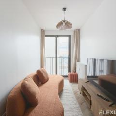 Cosy room in spacious T7 in Paris 20