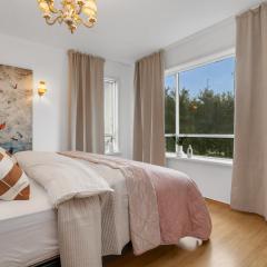 Bright & Spacious Stay for Families and Friends