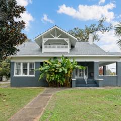 Spacious Homey Stay with Games, Gym, Near Downtown