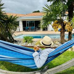 Villa à 800m de la Plage, Piscine chauffée
