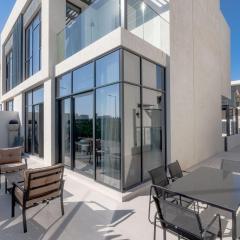 Nasma Luxury stays- Lavish Townhouse near the beach in Al Danah Bay