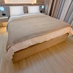 Palace Residences, Lux 1BR Apartment, Lagoon View