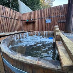 Tierra Luna, Casa de Huéspedes