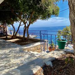 Πέτρινη αυλή, Αρμενιστης Ικαρια