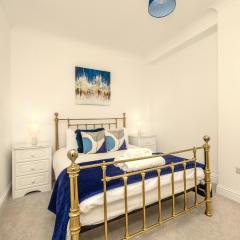 Spacious 2 Bed & 1 Bath - Close to Beach & City Centre