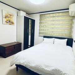 Winter Sale Direct access to each spot Near by Station 9mins to Ikebukuro 10mins to Ueno 13mins to Shinjuku Whole House 3 Bedrooms Max for 8