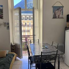 Studio lumineux au centre de Cauterets avec balcon - FR-1-812-148