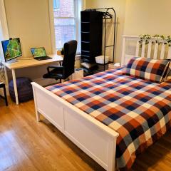 Quiet Private Room & Bath in South Boston