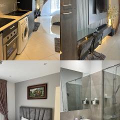 Loxwood house - Fully Furnished Studio Apartment